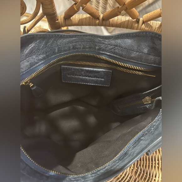 BALENCIAGA NAVY LEATHER CLASSIC CITY BAG GOLD HARDWARE - Picture 8 of 13